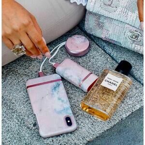 Richmond and Finch Power Bank Portable Phone Charger andriod i0S white marble